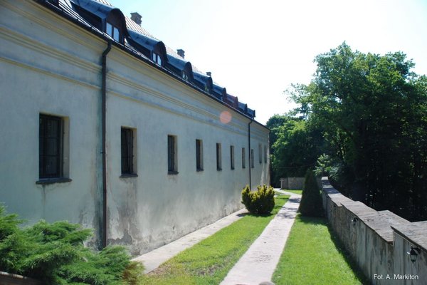 Karczówka - Skrzydło klasztoru z celami zakonników