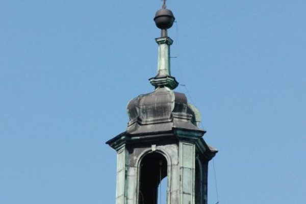 Karczówka - Wieża zdobiona barokowymi hełmami 