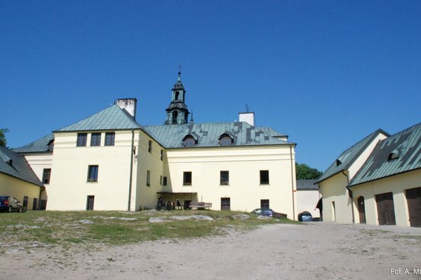 Karczówka - Dziedziniec wewnętrzny klasztoru