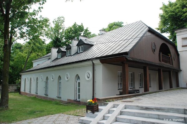 Pałacyk Zielińskiego - Stajnia z wozownią