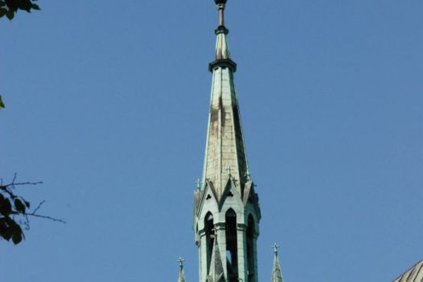 Kościół św. Krzyża - Sygnaturka na przecięciu dachów korpusu nawy i transeptu