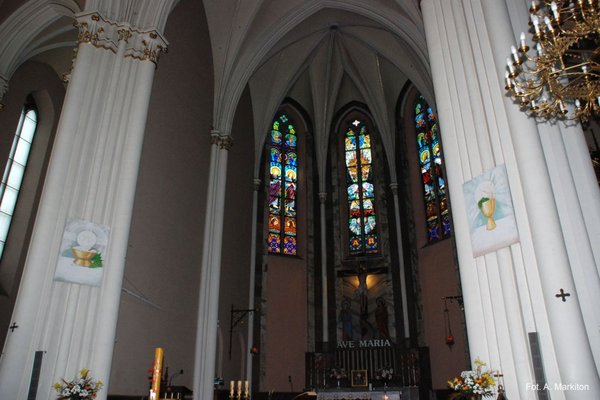 Kościół św. Krzyża - Prezbiterium