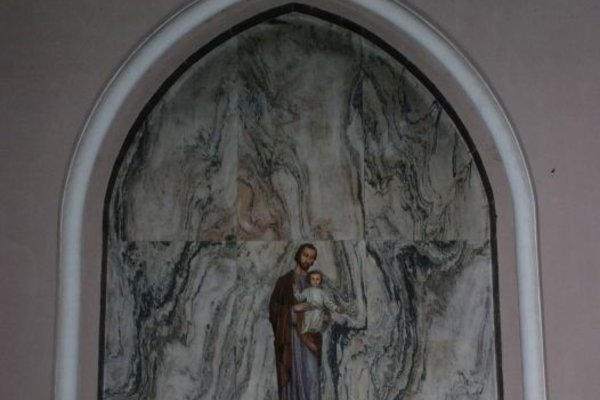 Kościół św. Krzyża - Ołtarz w transepcie