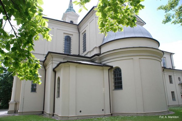 Kościół św. Wojciecha - Półkolista absyda od strony północnej