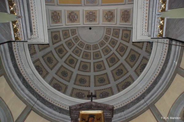 Kościół św. Wojciecha - Sklepienie kopułowe absydy zdobione rozetami