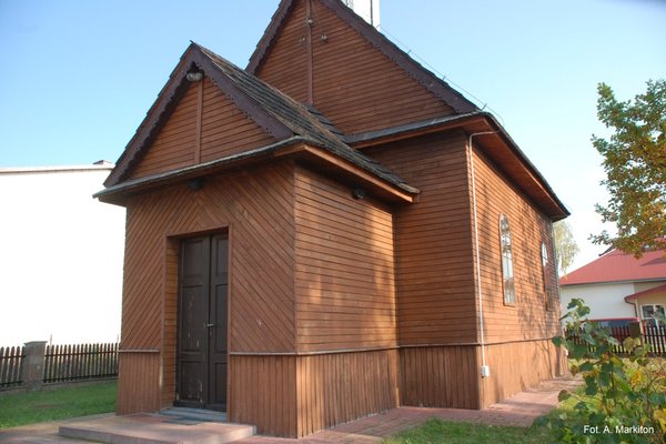 Wola Kopcowa - Kaplica p.w. św. Józefa Robotnika - Kruchta przykryta dwupołaciowym dachemFot. A.Markiton