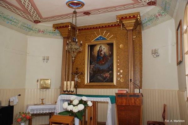 Wola Kopcowa - Kaplica p.w. św. Józefa Robotnika - Prezbiterium, w ołtarzu pierwszy obraz przedstawiający postać NMPFot. A.Markiton