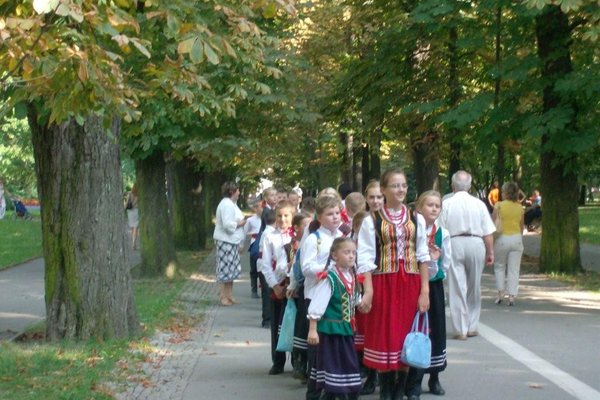 Zespół JODEŁKI  - Podczas uroczystości 10–lecia województwa świętokrzyskiego w 2008 r.Fot. Magdalena Kowalczyk