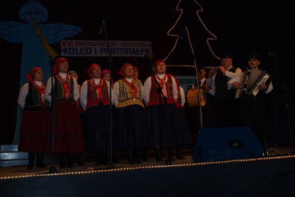 Zespół Makoszyńskie Przepióreczki - Podczas występu w Jędrzejowskim Domu Kultury w 2009 r.Fot. Magdalena Kowalczyk