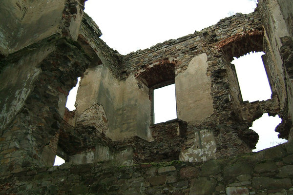 Zamek w Bodzentynie - Pozostałość renesansowych otworów okiennych