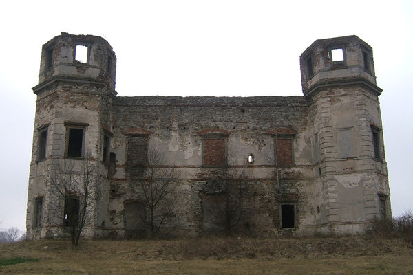Ruiny pałacu w Podzamczu Piekoszowskim - Trójosiowa elewacja północna