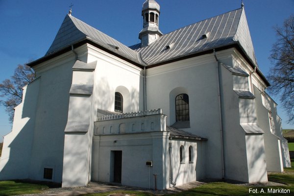 Sobków - Kościół Parafialny - Dostawiona w XIX wieku zakrystia