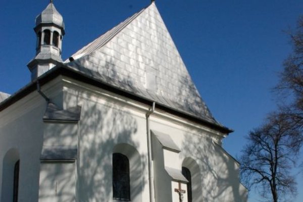 Sobków - Kościół Parafialny - Elewacja prostokątnego prezbiterium