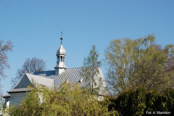 Sobków - Kościół Parafialny - Dwuspadowy dach