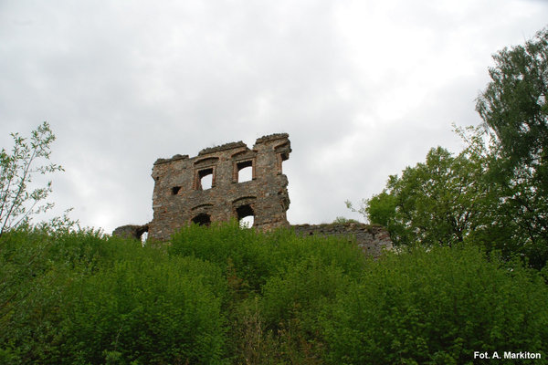 Międzygórz - Zamek - Zamek w XVI w. otrzymuje renesansowy wystrój