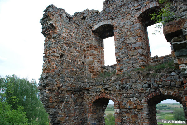 Międzygórz - Zamek - Wnęki okien rozglifione 