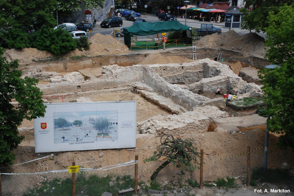 Ruiny pierwotnego ratusza - Ratusz miał plan prostokąta