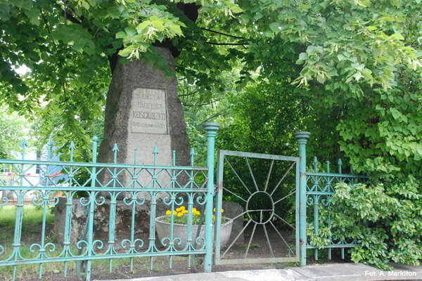 Kielce - ul. Tadeusza Kościuszki - Pomnik w miejscu obozowania wojsk Tadeusza Kościuszki