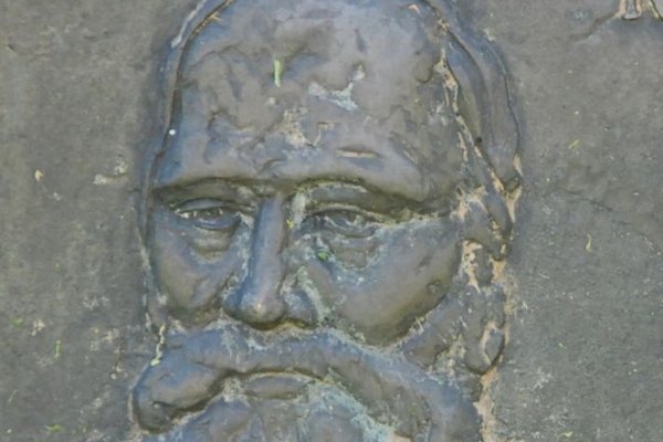 Pomnik poświęcony ks. Piotrowi Ściegiennemu
