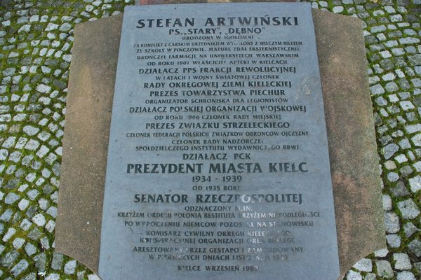 Miejsce pochówku byłego prezydenta miasta Kielc Stefana Artwińskiego - Fot. A Markiton