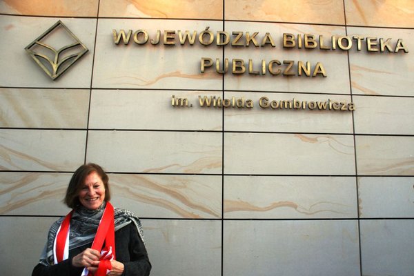 Rita Gombrowicz podczas nadania im. Witolda Gombrowicza Wojewódzkiej Bibliotece Publicznej w Kielcach - Fot. Barbara Jankowska-Piróg