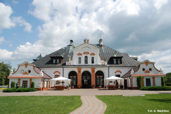 Pałac w Czyżowie Szlacheckim - Elewacja zachodnia od strony ogrodu.