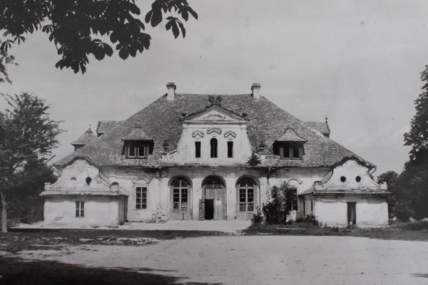 Pałac w Czyżowie Szlacheckim - Elewacja ogrodowa, rok 1952. Fot. z kroniki pałacu.