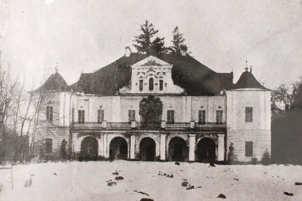 Pałac w Czyżowie Szlacheckim - Elewacja frontowa, rok 1903. Fot. z kroniki pałacu.