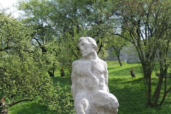 Rzeźba „Człowiek ze złamanym nosem - Fot. A. Markiton