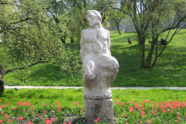 Rzeźba „Człowiek ze złamanym nosem