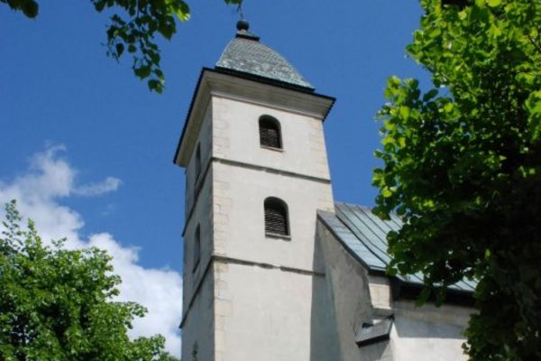 Kościół parafialny w Sancygniowie                          - Czterokondygnacyjna wieża.