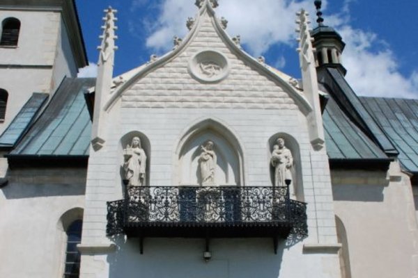 Kościół parafialny w Sancygniowie                          - Wejście do kruchty od strony południowej.