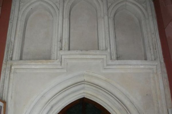 Kościół parafialny w Sancygniowie                          - Ostrołukowe wejście z kruchty do kościoła.
