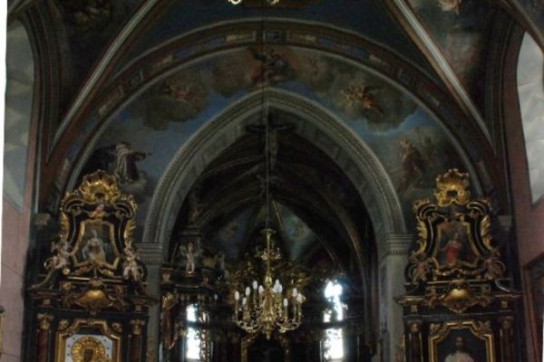 Kościół parafialny w Sancygniowie                          - Nawa główna.