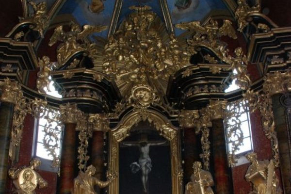 Kościół parafialny w Sancygniowie                          - Ołtarz główny.