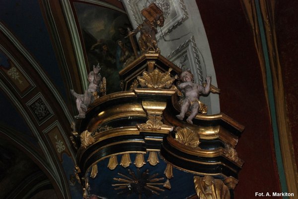 Kościół parafialny w Sancygniowie                          - Rokokowa dekoracja snycerska ambony.