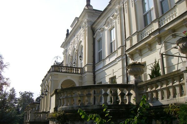 Pałac w Górkach Klimontowskich - Pałac zaprojektowany przez Marconiego. Fot. Edyta Ruszkowska