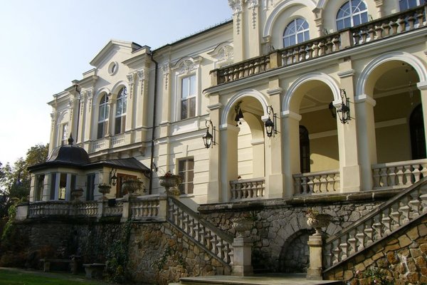 Pałac w Górkach Klimontowskich - Jedno z czterech wejść do pałacu. Fot. Edyta Ruszkowska