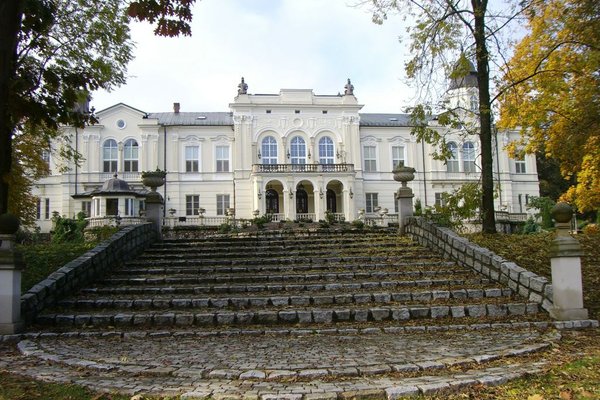 Pałac w Górkach Klimontowskich - Widok na pałac od strony parku. Fot. Edyta Ruszkowska