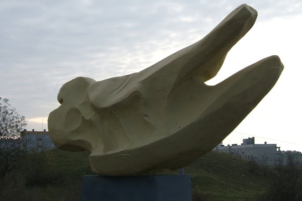 Rzeźba „Zraniony ptak”