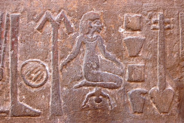 Egipt - Hieroglify - scena porodowa Fot. Barbara Jankowska-Piróg