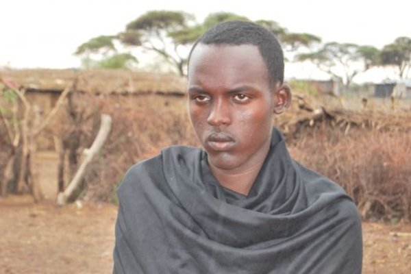 Kenia - Masaj po obrzezaniu przez rok nosi czarna ubranie. Fot. Patryk Stępień