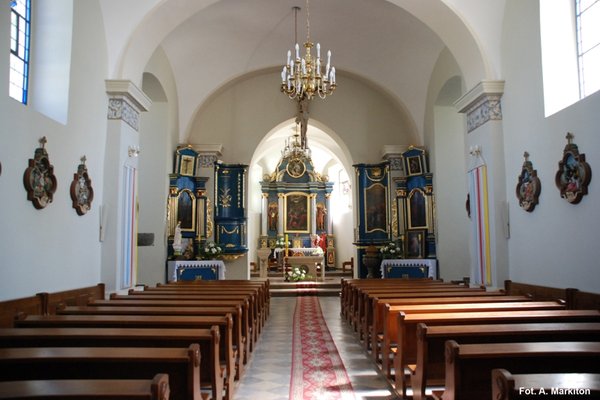 Kościół w Bielinach - Nawa główna.