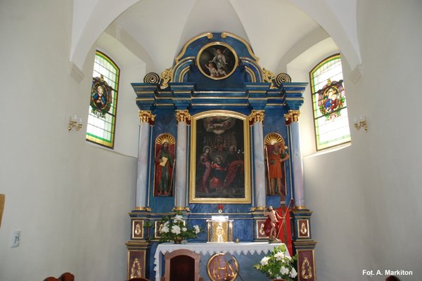 Kościół w Bielinach - Dziewiętnastowieczny ołtarz główny.