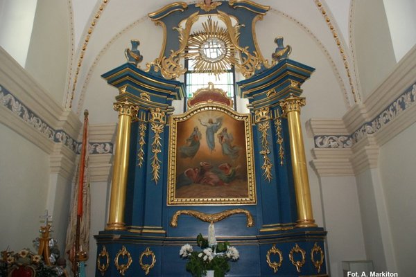 Kościół w Bielinach - Rokokowo – klasycystyczny ołtarz w kaplicy południowej.