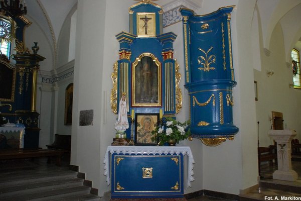 Kościół w Bielinach - Późnobarokowy ołtarz boczny.