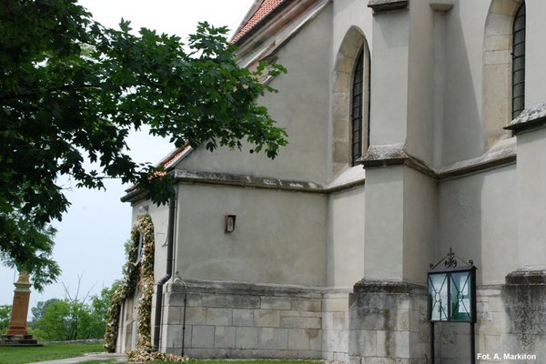 Kościół w Chotlu Czerwonym - Kruchta południowa przylegająca do nawy.