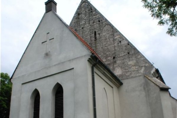 Kościół w Chotlu Czerwonym - Kruchta zachodnia przylegająca do nawy.