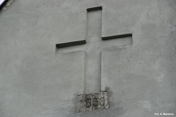 Kościół w Chotlu Czerwonym - Data wybudowania kruchty zachodniej.