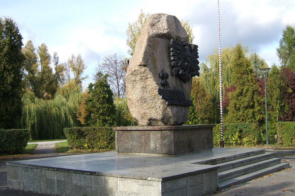 Pomnik poświecony harcerzom poległym za Ojczyznę w latach 1914 – 1945